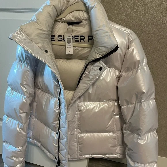 The Super Puff Shorty Aritzia Jacket in White Pearl size S/P